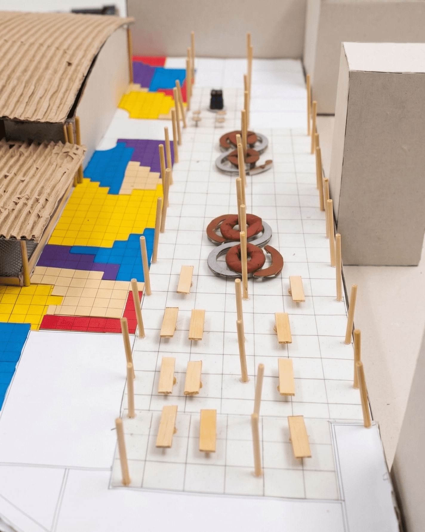 Fotografia em ângulo raso de estúdio da maquete física.